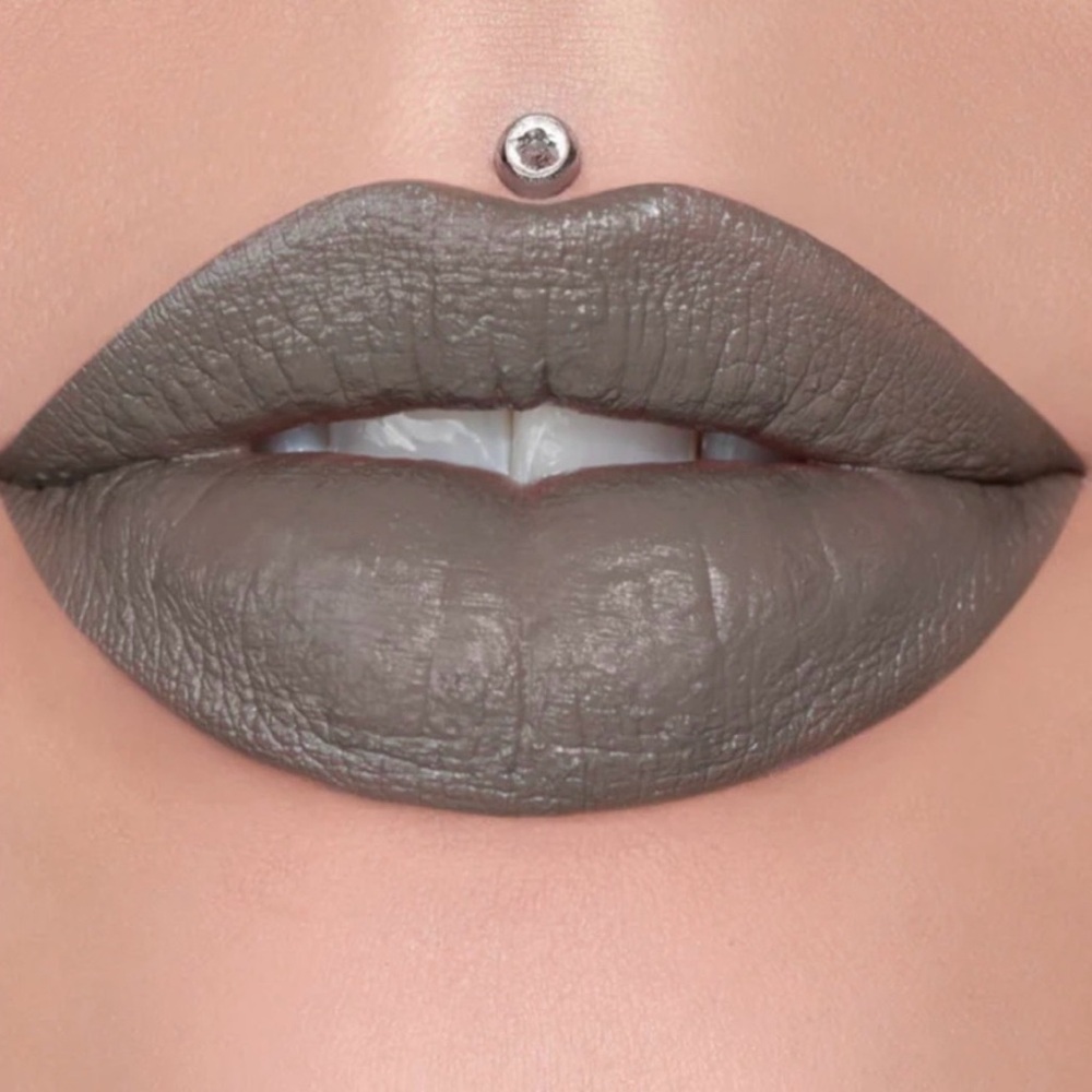320–NEW Jeffree Star Cosmetics Velvet Trap Lipstick—GRAVE DIGGER—New in Box